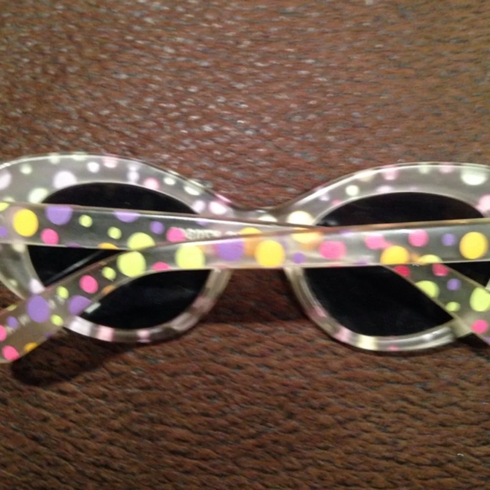 Girl's polka dot sunglasses